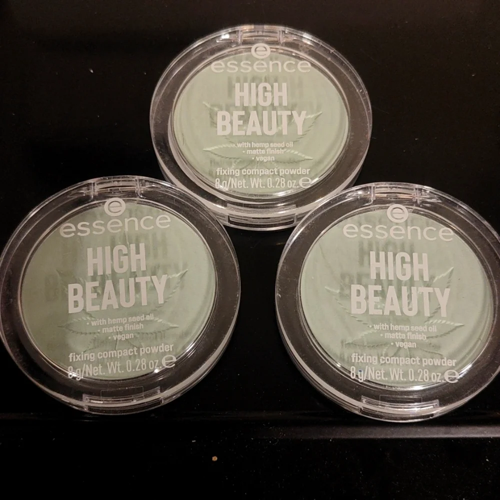 Essence High Beauty Fixing Compact Powder
